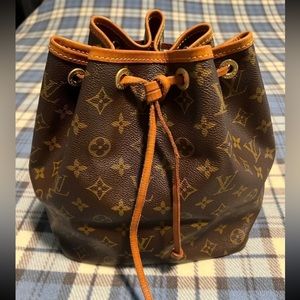 ❤️AUTH. LOUIS VUITTON Petit Noe Drawstring Shoulder Bag Monogram Leather ❤️